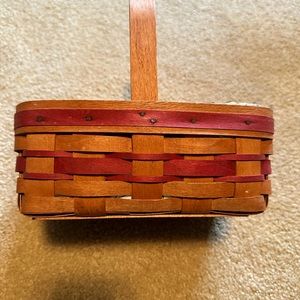 Longaberger basket includes plastic insert and liner